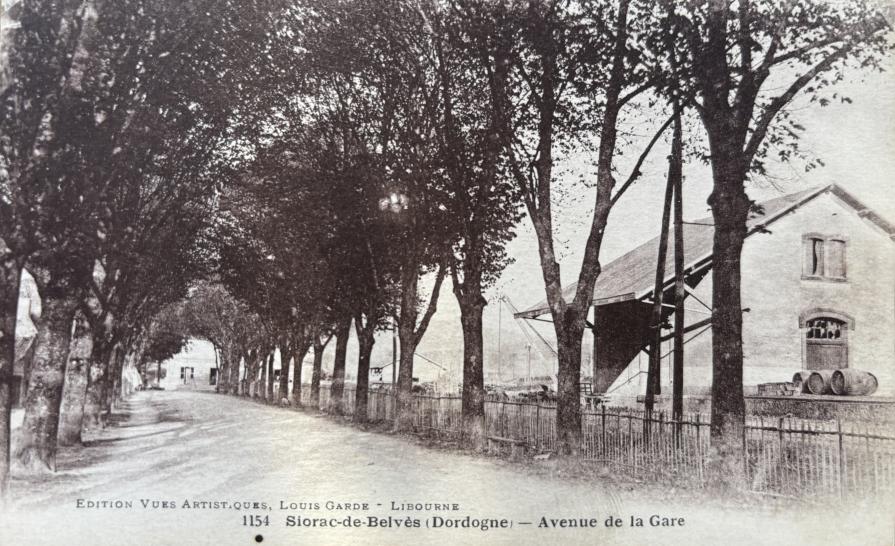 Halle à marchandises près de la gare vers 1900